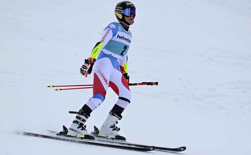 epa09087360 Switzerland&#039;s Lara Gut-Behrami after dropping out during the first run of the women&#039;s Giant Slalom race at the FIS Alpine Skiing World Cup finals, in Lenzerheide, Switzerland, 21 ...