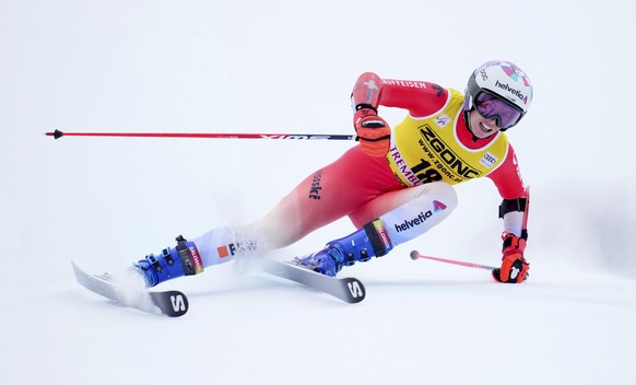 Michelle Gisin of Switzerland speeds down the course as she races in the women&#039;s World Cup giant slalom in Mont Tremblant, Que., Sunday, Dec. 3, 2023.(Sean Kilpatrick /The Canadian Press via AP)