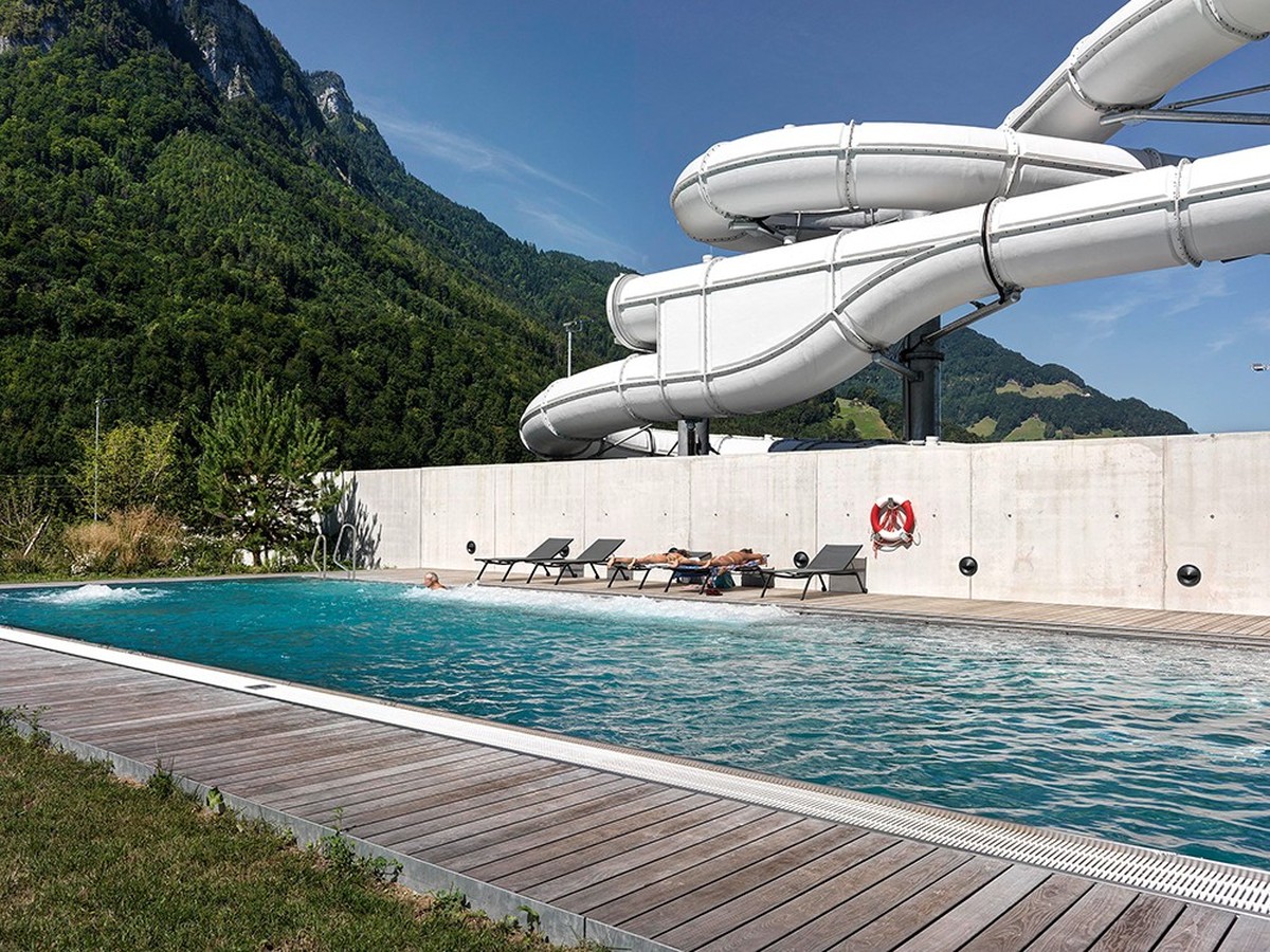 Rutschbahnen Hallenbad Rutschen Schweiz beste Rutschbahnen Lintharena Näfels