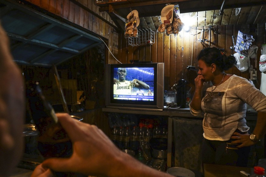 People watch Usain Bolt, from Jamaica, before the men&#039;s 200-meter final at the 2016 Summer Olympics in Rio de Janeiro, Brazil, Thursday, Aug. 18, 2016. (AP Photo/Pavel Golovkin)