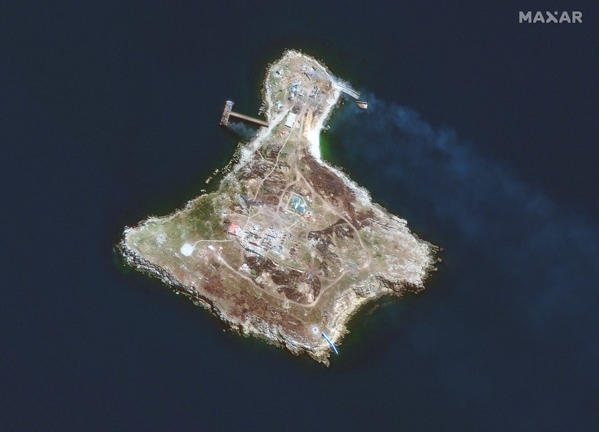epa10043932 A handout satellite image made available by Maxar Technologies shows smoke can be seen from burning vehicles/structures at several locations across the northern section of Snake Island, Zm ...