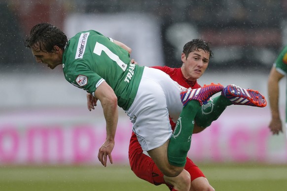 04.04.2015; Thun; Fussball Super League - FC Thun - FC St. Gallen: Geoffrey Treand (St.Gallen) links gegen Marco Rojas (Thun)(Christian Pfander/freshfocus)