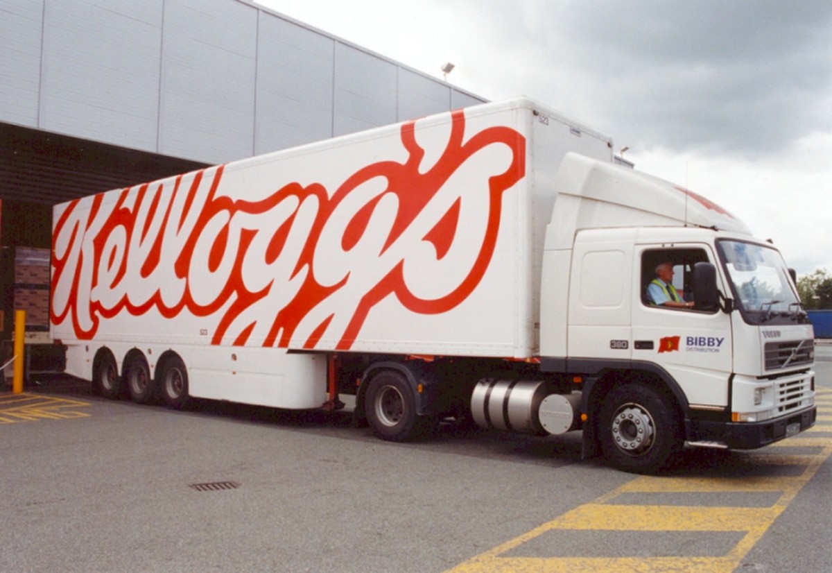 kellogg's truck lastwagen transport frühstück essen food http://gawker.com/scottish-robbers-steal-9-freaking-tons-of-cereal-bars-i-1735649947