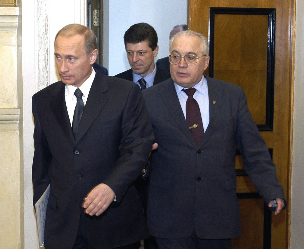 VLADIMIR PUTIN, VIKTOR SADOVNICHY, DMITRY KOZAK MGU 144514 12.02.2004 President Vladimir Putin before a meeting with his empowered persons in the Moscow State University MGU. On the right -- the Lomon ...