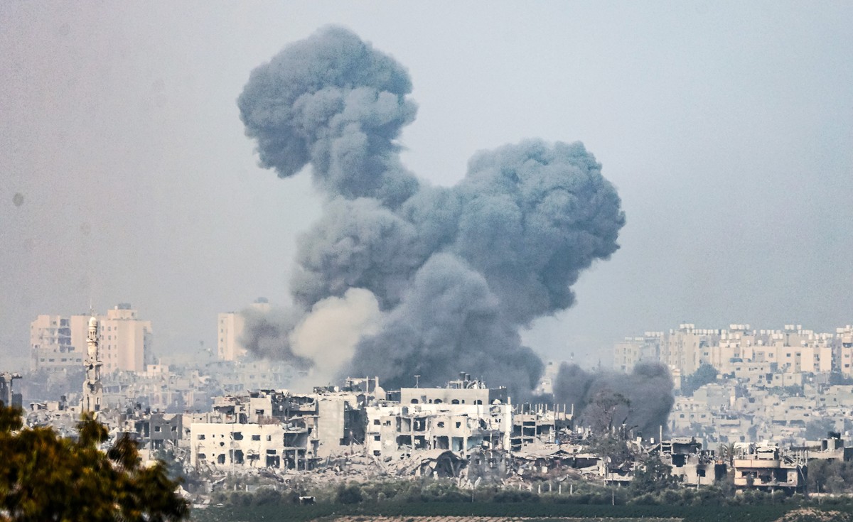 epa10944370 Smoke rises from the northern part of the Gaza Strip as a result of an Israeli airstrike, at an undisclosed location near the border with Gaza, in Israel, 28 October 2023. The Israel Defen ...