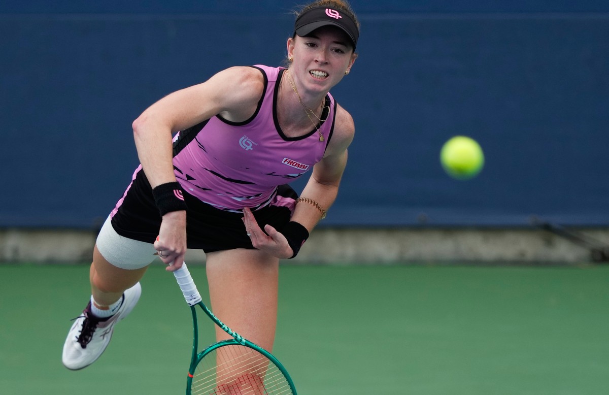 Simona Waltert, of Switzerland, serves the ball to Nadia Podoroska, of Argentina, during the first round of the U.S. Open tennis championships Monday, Aug. 31, 2026, in New York. (AP Photo/Yuki Iwamur ...
