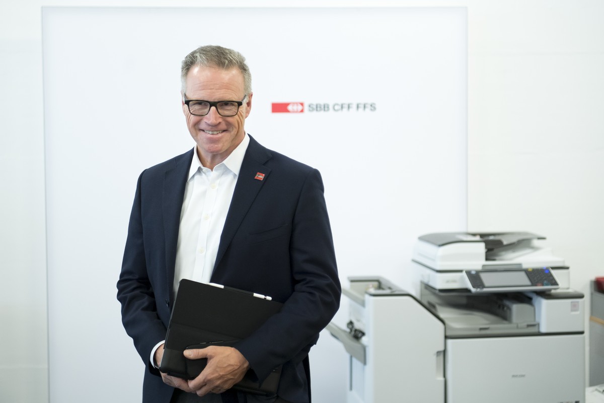 Andreas Meyer, CEO des CFF lors d'une visite du Contact Center CFF et d'un point presse sur le developpement des transports publics dans la region du valais ce lundi 2 decembre 2019 a Brigue ...