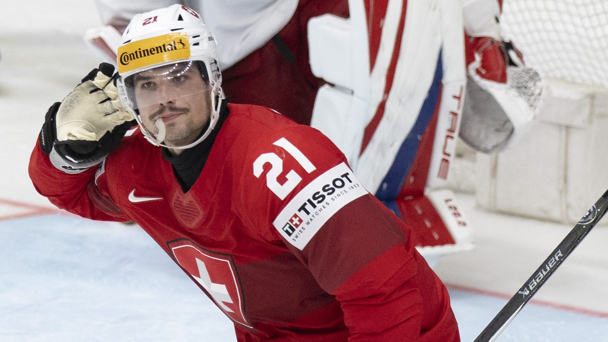 Fiala je hlavní číslo v těsném vítězství Švýcarska proti Česku