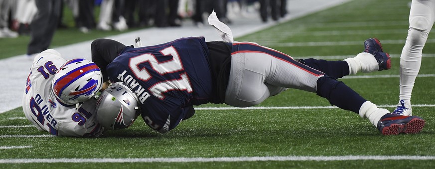 epa08086186 New England Patriots quarterback Tom Brady (R) is tackled by Buffalo Bills defensive tackle Ed Oliver (L) during the fourth quarter against the Buffalo Bills at Gillette Stadium in Foxboro ...