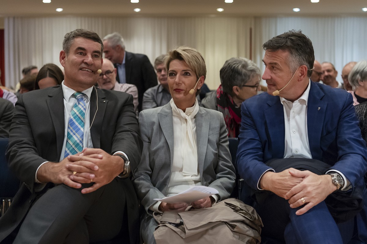 Der Schaffhauser Regierungsrat Christian Amsler, Staenderaetin Karin Keller-Sutter und Staenderat Hans Wicki praesentieren sich als Bundesratskandidaten im Rahmen einer FDP-Roadshow in Muttenz, am Die ...