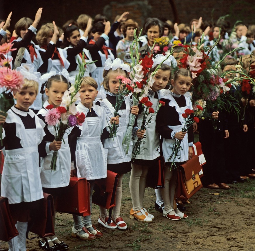 First day of school 8892548 01.09.1979 The first day of school ceremony. Alexander Liskin Moscow Russia PUBLICATIONxINxGERxSUIxAUTxESTxLTUxLATxNORxSWExDENxNEDxPOLxUKxONLY Copyright: xAlexanderxLiskinx