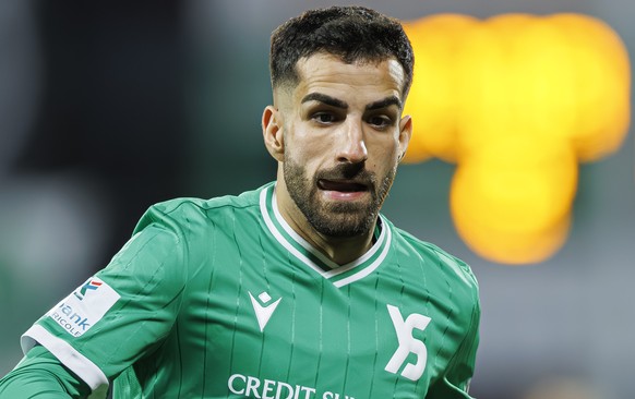 Le defenseur lucernois Pius Dorn, gauche, lutte pour le ballon avec l&#039;attaquant yverdonnois Varol Tasar, droite, lors de la rencontre de football de Super League entre le Yverdon Sport FC et le F ...