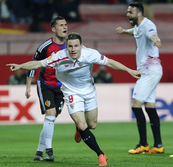 Ein Sinnbild für den Abend des FC Basel. Kevin Gameiro jubelt – Taulant Xhaka hadert.