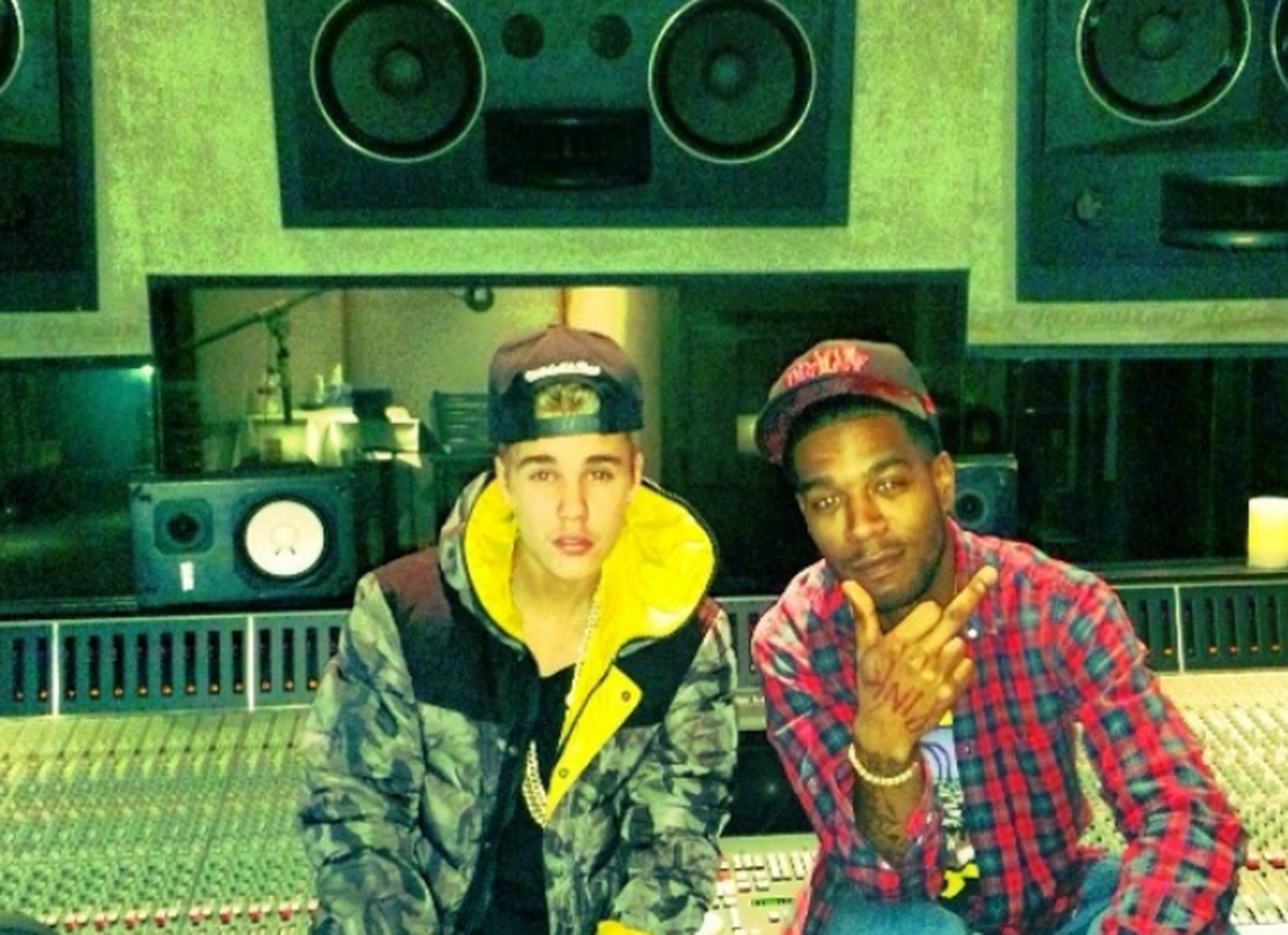 Justin Bieber, hier mit Kid Cudi im Tonstudio, will kein Bad Guy sein.