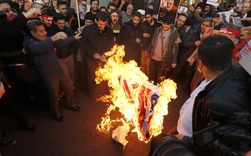 Die Demonstranten in Teheran empörten sich über das Eingeständnis der iranischen Staatsführung, doch für den Absturz des ukrainischen Passagierflugzeugs verantwortlich zu sein