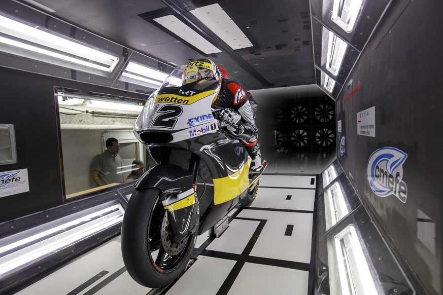 ARCHIVBILD VON TOM LUETHI ZUM BEVORSTEHENDEN WECHSEL IN DIE KOENIGSKLASSE --- Switzerland&#039;s Moto2 pilot Thomas Luethi, of carXpert-Interwetten team, does a test on his motorbike Kalex, during a w ...