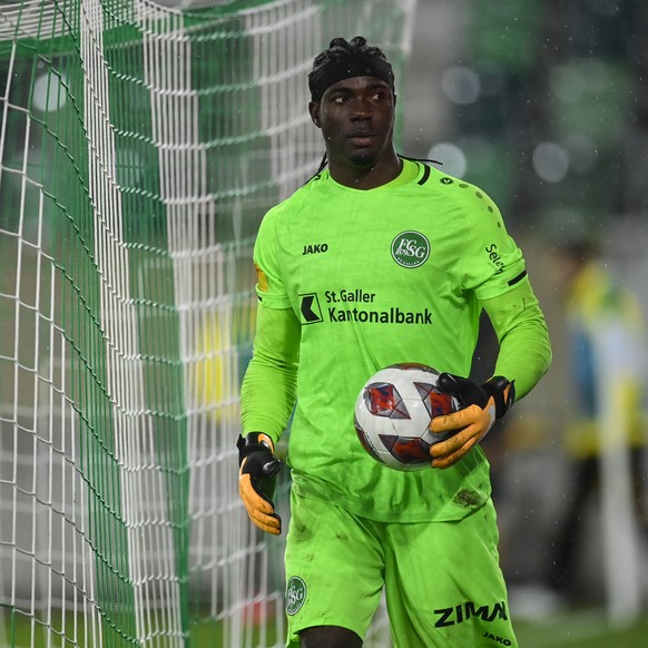 epa08694745 St. Gallens goalkeeper Lawrence Ati Zigi during the UEFA Europa League third qualifying round soccer match between FC St. Gallen and AEK Athens in St. Gallen, Switzerland, 24 September 202 ...