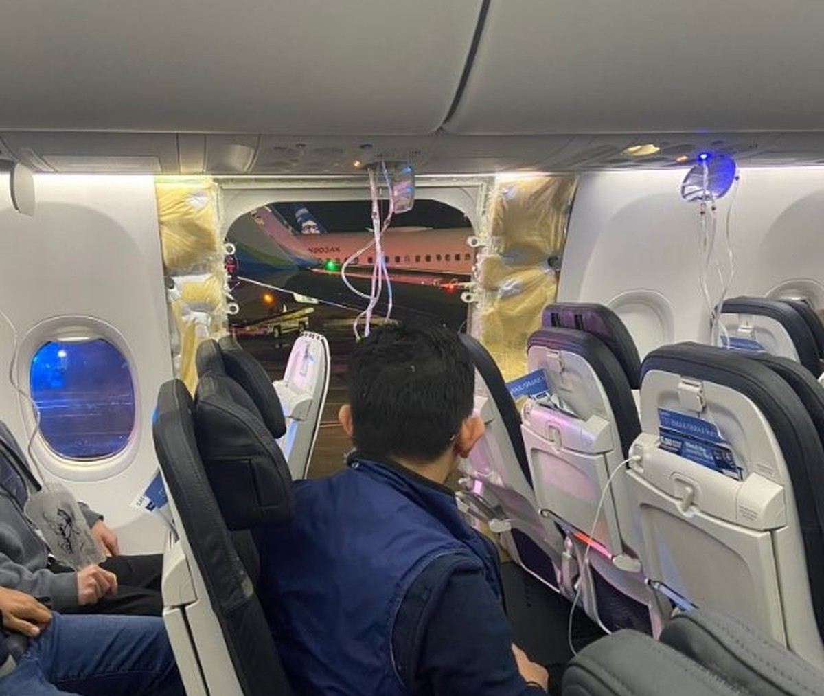 Un Boeing 737 MAX 9 a perdu une porte après le décollage.