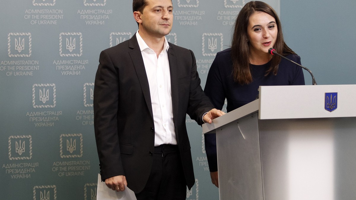 Ehemalige Pressechefin rechnet mit Selenski ab – und macht sich selbst zum Gespött