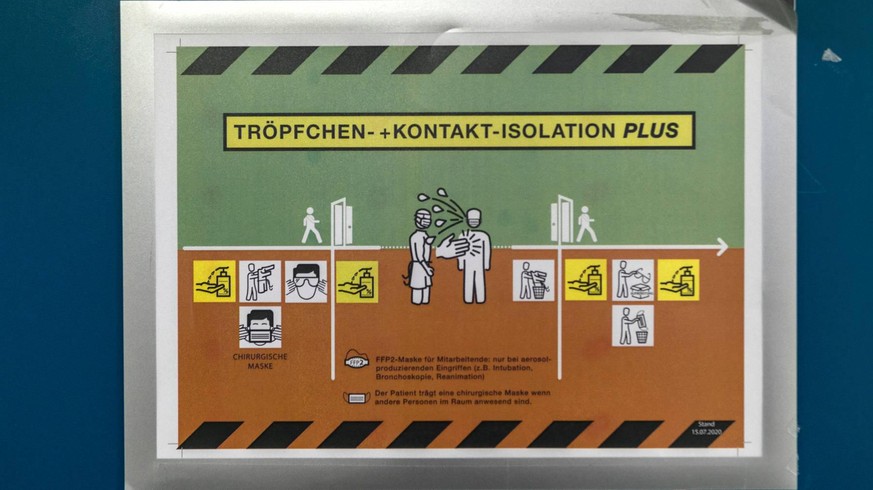 Damit vor dem Betreten des Zimmers alles klar ist, hängt an jeder Tür der entsprechende Ablauf.