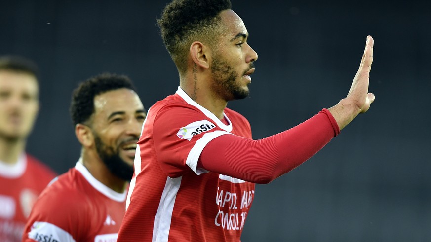 Die Walliser mit Torschuetze Matheus Cunha jubelt nach dem nach dem 0-1 fuer Sion beim Fussballspiel der Super League Grasshopper Club Zuerich gegen den FC Sion 
im Stadion Letzigrund in Zuerich am Mi ...