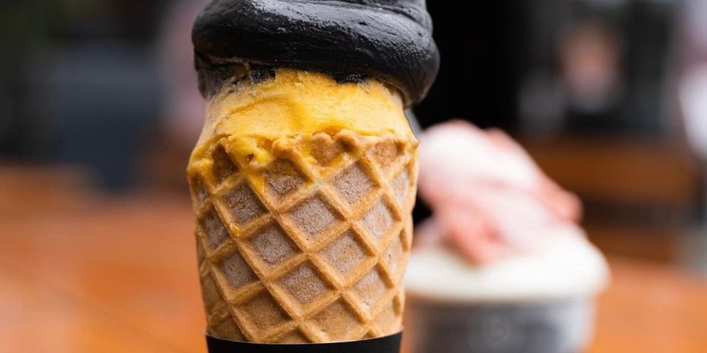 Bei diesen sommerlichen Temperaturen ist auch das «YB-Gelato» eine willkommene Abkühlung.