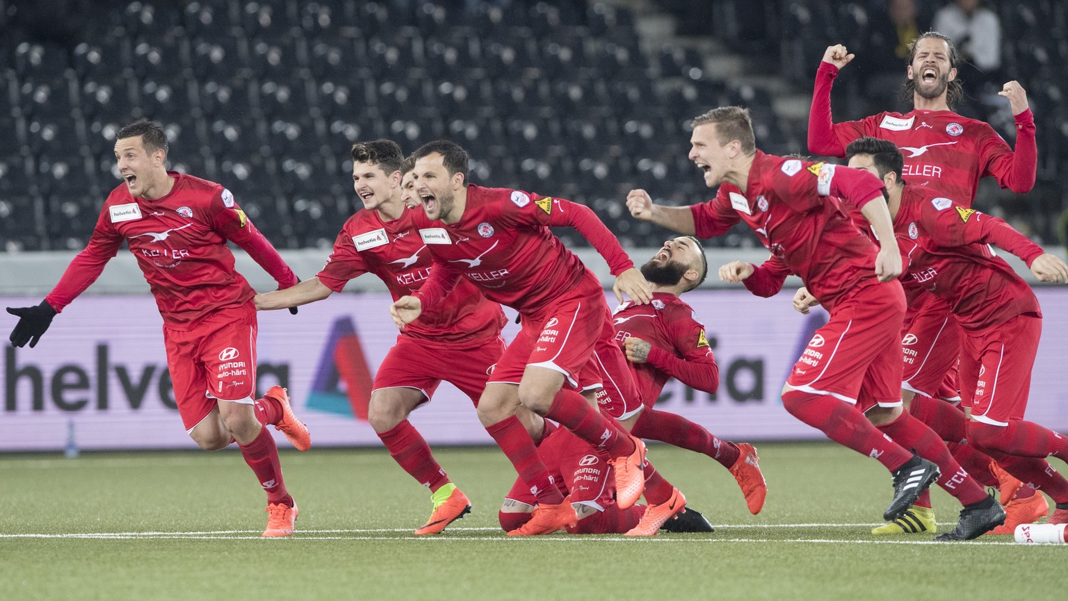 Winterthurs Spieler jubeln nach dem Sieg im Schweizer Cup 1/4-Final Spiel zwischen dem BSC Young Boys Bern und dem FC Winterthur, am Mittwoch, 1. Maerz 2017 im Stade de Suisse Wankdorf in Bern. (KEYST ...