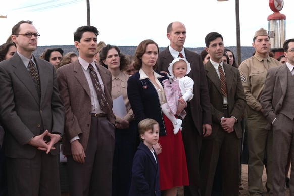 Front Row L to R: Christopher Denham as Klaus Fuchs, Seth Neddermeyer is Devon Bostick, Emily Blunt is Kitty Oppenheimer, Gustaf Skarsgard is Hans Bethe, and Josh Peck is Kenneth Bainbridge in OPPENHE ...