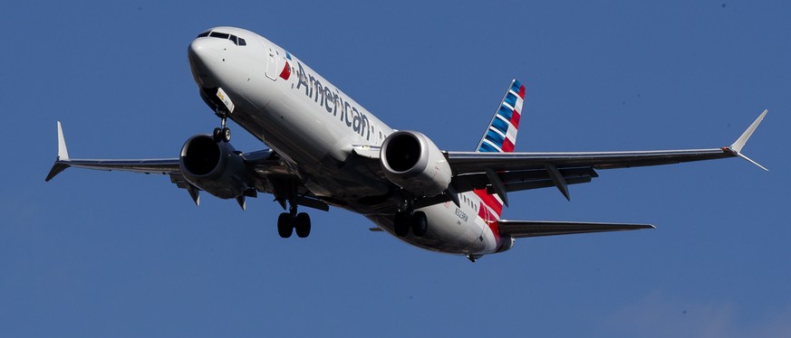 epa07432162 An American Airlines Boeing 737 Max 8 (Tail Number N323RM) lands at LaGuardia Airport in New York, New York, USA, 12 March 2019. Multiple countries around the world have ground the Boeing  ...