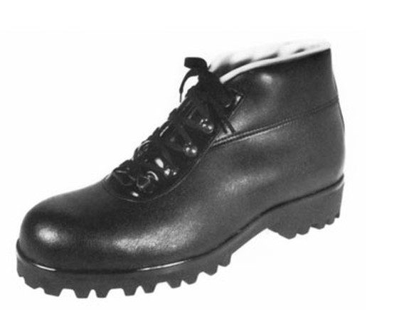 Der klassische SUVA-Schuh, so wie ihn noch Grossvater trug. Mit Stahlkappe und «gutem Profil».