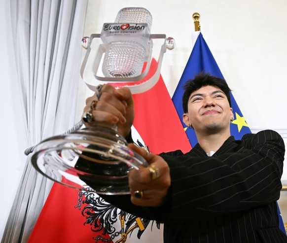 ABD0012_20250519 - WIEN - �STERREICH: ESC-Sieger JJ (Johannes Pietsch), im Rahmen eines Empfanges im Bundeskanzleramt am Montag, 19. Mai 2025 in Wien. - FOTO: APA/HELMUT FOHRINGER