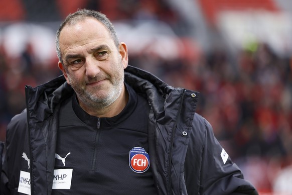 epa11736279 Head coach Frank Schmidt of Heidenheim reacts prior the German Bundesliga soccer match between Bayer 04 Leverkusen and 1. FC Heidenheim in Leverkusen, Germany, 23 November 2024. EPA/CHRIST ...
