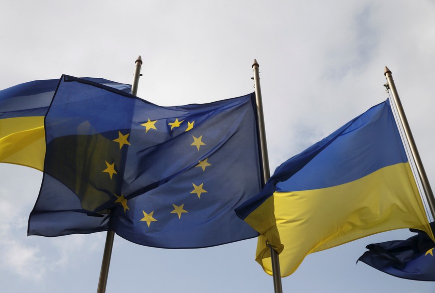 Ukrainian and EU flags fly in front of the Presidential Administration in Kiev, Ukraine, April 7, 2016. REUTERS/Valentyn Ogirenko/File Photo