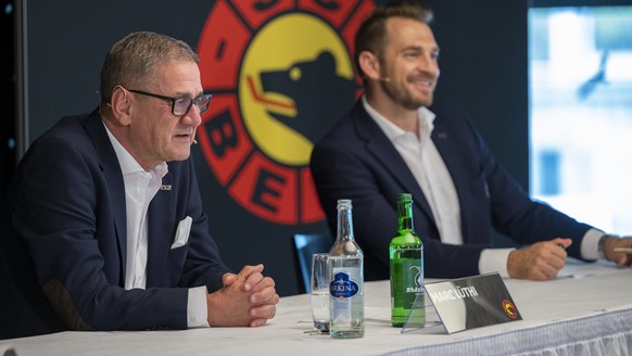 CEO Marc Luethi und Sportdirektor Raeto Raffainer, von links, an einer Medienkonferenz des SCB zu sportlichen Themen und Umstrukturierungen, am Mittwoch, 30. Maerz 2022 in der Postfinance Arena in Ber ...