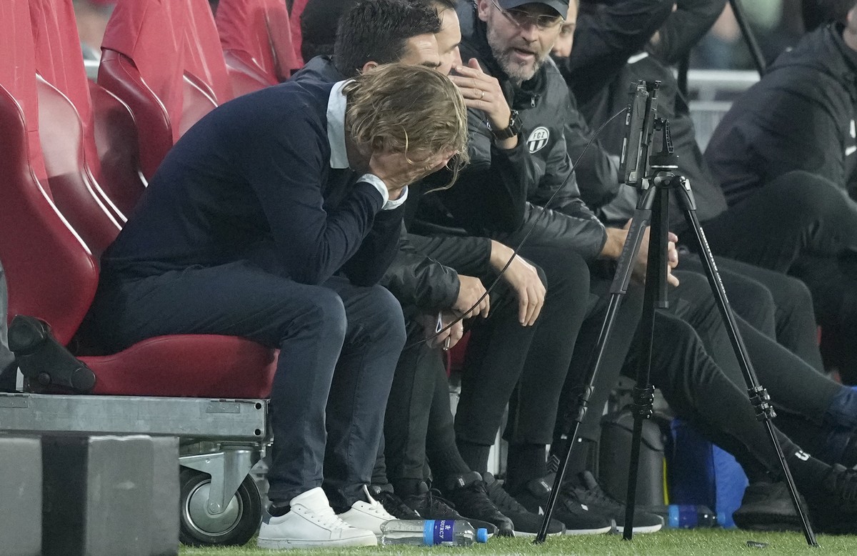 Zurich's head coach Bo Henriksen of Denmark reacts as PSV scores their side's third goal during the Europa League group A soccer match between PSV and Zurich at the Philips stadium in Eindho ...