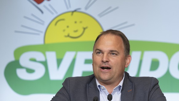 Wahlkampfleiter und Nationalrat Marcel Dettling (Schwyz) rekapituliert die vergangenen Wahlen an der Delegiertenversammlung der SVP Schweiz, am Samstag, 11. November 2023, in Alterswilen. (KEYSTONE/Gi ...