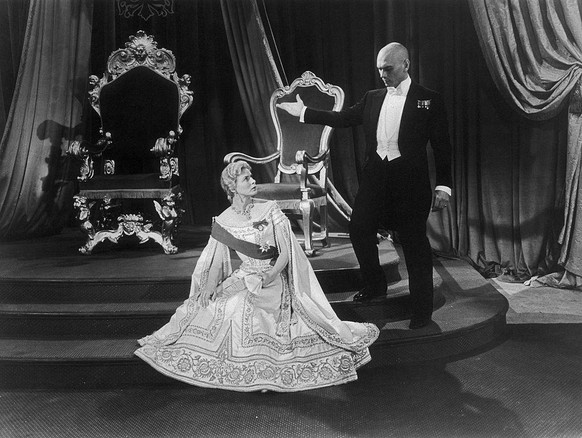 Russian-born American actor Yul Brynner (Julij Borisovic Bryner) teaching a Russian dance to Swedish actress Ingrid Bergman in the film Anastasia. 1956. (Photo by Mondadori via Getty Images)