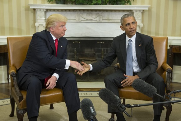 epa05625771 US President Barack Obama (R) shakes hands with President-elect Donald Trump (L) at the end of their meeting in the Oval Office of the White House in Washington, DC, USA, 10 November 2016. ...