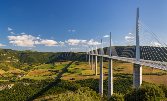 With a solid height of 343 meters, this beautiful structure is the highest bridge in the world.