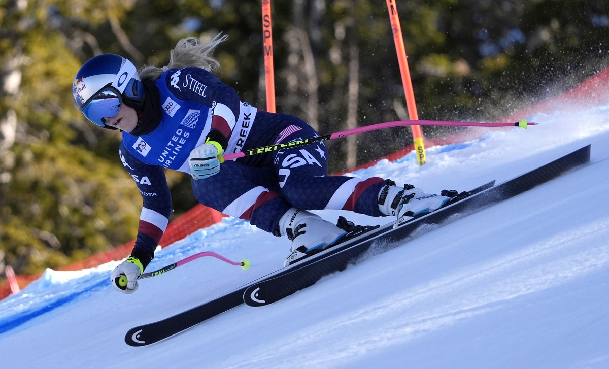 Forerunner Lindsey Vonn, of the United States, skis down the course before the training runs at the women's World Cup downhill race, Thursday, Dec. 12, 2024, in Beaver Creek, Colo. (AP Photo/Robe ...