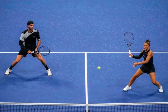 FILE - Sara Errani, right, of Italy, plays with Andrea Vavassori, left, of Italy, during the mixed doubles semi final at the U.S. Open tennis championships, Aug. 20, 2025, in New York. (AP Photo/Yuki  ...
