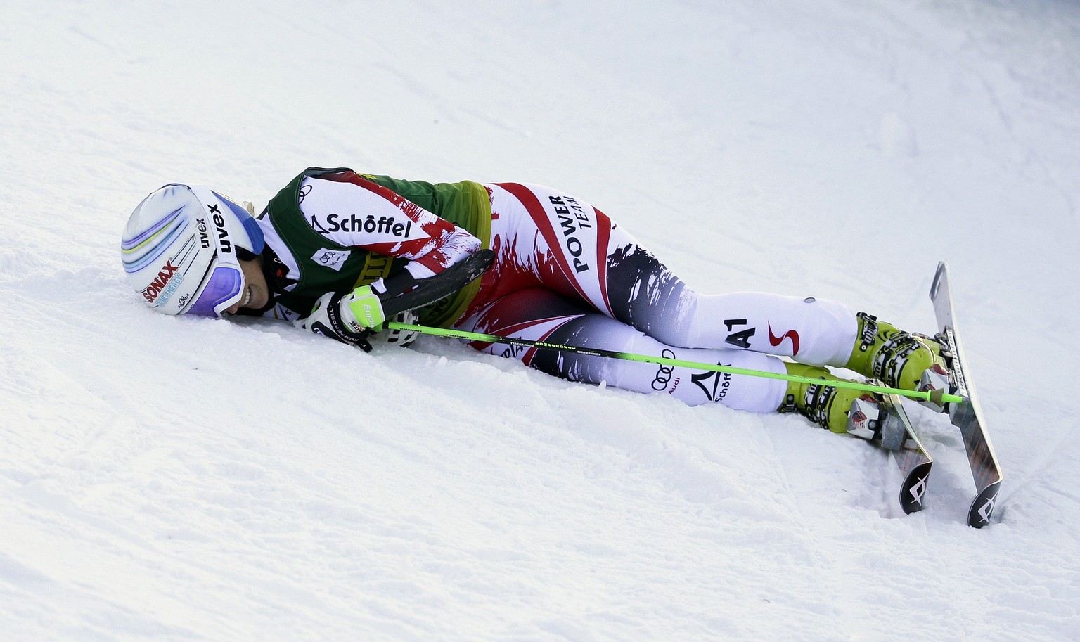 Mit den Kräften am Ende: Eva-Maria Brem triumphiert nach einer Glanzleistung in Aspen.