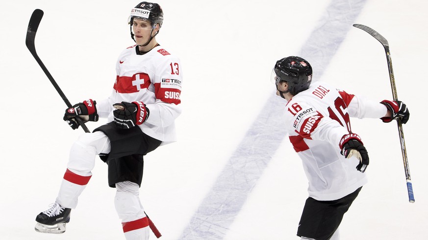 Du Bois (links) und Diaz feiern den Ausgleich zum 3:3 gegen Norwegen.