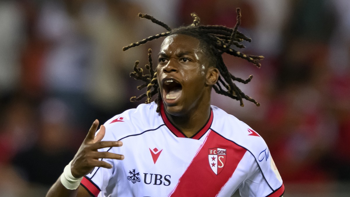epa13167644 Sion's Winsley Boteli celebrates the 1-1 goal during the second leg of the UEFA Conference League qualifying third round soccer match between Switzerland's FC Sion and Armenian F ...