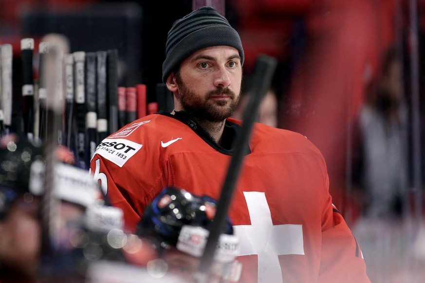 Switzerland&#039;s goaltender Martin Gerber looks on his teammates from the bench, during the IIHF Ice Hockey World Championships preliminary round game Switzerland vs Czech Republic at the Globe Aren ...
