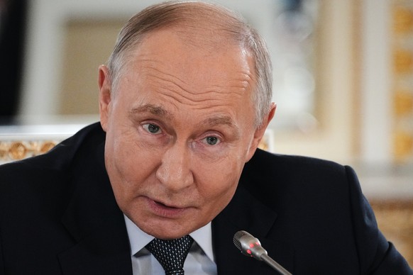 epa13016524 Russian President Vladimir Putin speaks during a meeting with representatives of international news agencies on the sidelines of the St. Petersburg International Economic Forum (SPIEF) at  ...