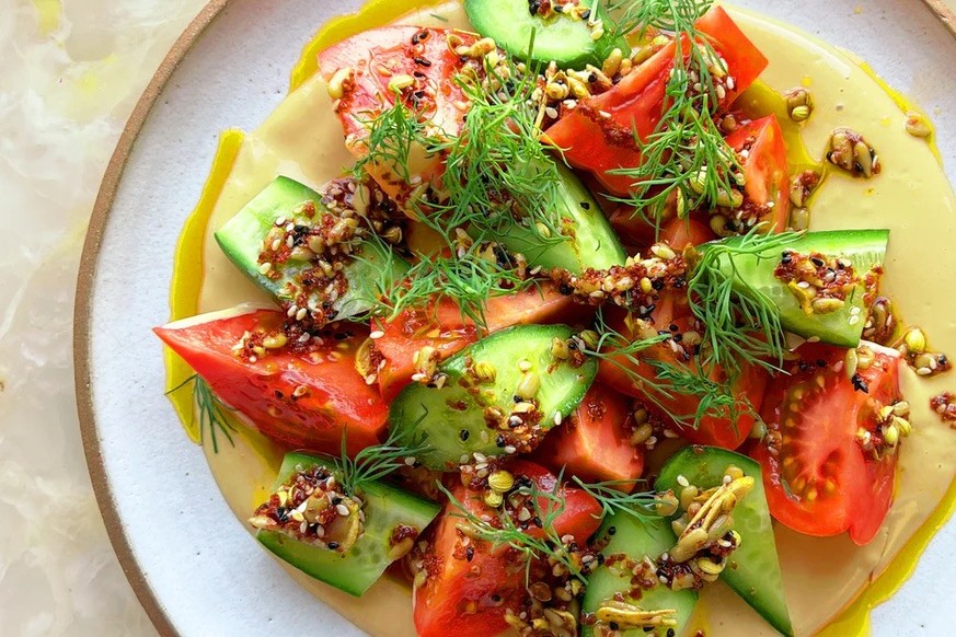Tomaten-Gurken-Salat mit Tahini und würzigem Dukkah-Öl

https://ottolenghi.co.uk/cdn/shop/files/cucmber_2.jpg?v=1749189146&amp;width=1000