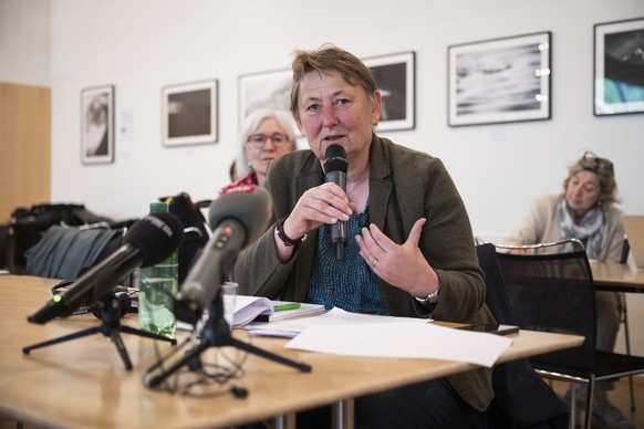 Vreni Peterer, Praesidentin der Interessengemeinschaft fuer Missbrauchsbetroffene im kirchlichen Umfeld, spricht an einer Medienkonferenz ueber den aktuellen Stand der Aufarbeitung sexuellen Missbrauc ...