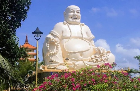 Thailands Mönche sind zu dick, weil sie alle Opfergaben aufessen müssen
Es sind die inneren Werte.