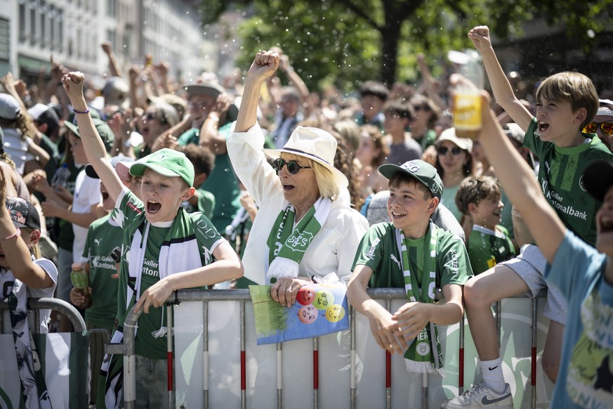 Fans des FC St. Gallen bejubeln das 0-1 durch Tom Gaal beim Public Viewing des Fussball Cupfinal zwischen dem FC Stade Lausanne-Ouchy und dem FC St. Gallen, am Sonntag, 24. Mai 2026, in St. Gallen. (K ...